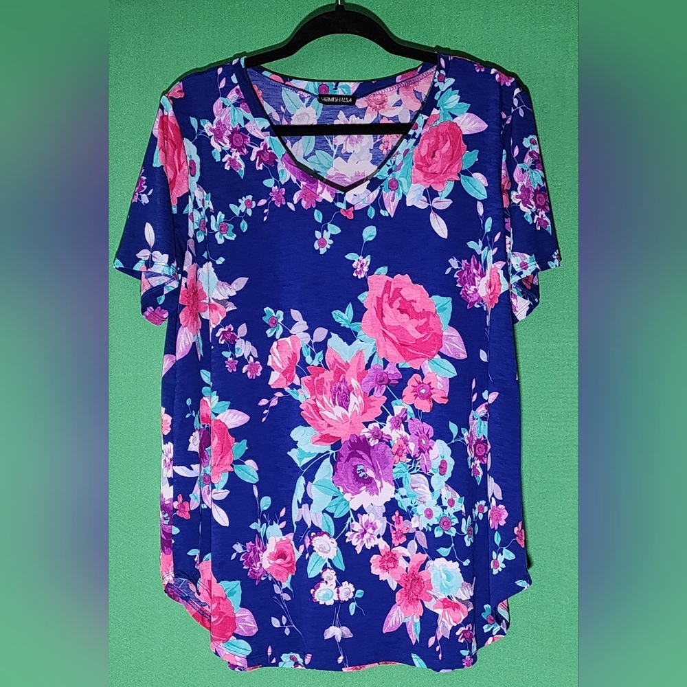 Heimish USA  Size 2x Blue and Pink Floral Short Sleeve Blouse